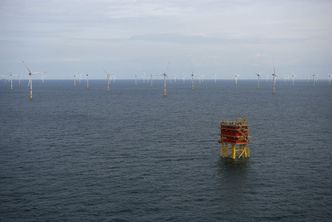 Duńczycy budują sztuczną wyspę dla wiatraków. Tymczasem Polska rozważa powrót wiatraków na ląd