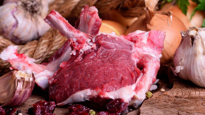 Surowa jagnięcina (mięso i tłuszcz, II klasa mięsa)