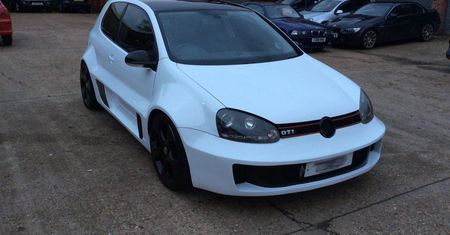 Replika Volkswagena Golfa W12 napędzana mocą TDI. Szalony pomysł Brytyjczyka