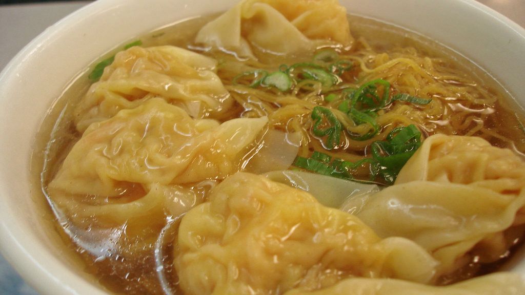 Zupa chińska z wonton