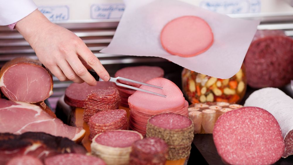 Piwna kiełbasa salami z wieprzowiną i wołowiną