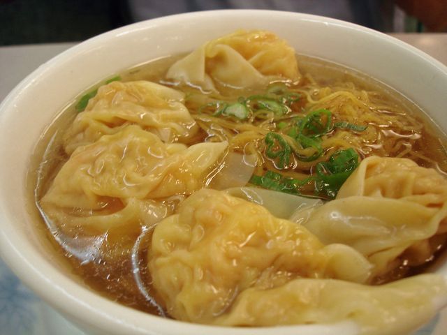 Zupa chińska z wonton