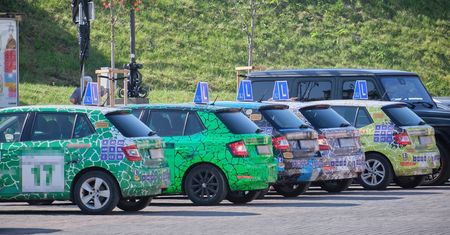 Urzędnicy mają dość samochodów nauki jazdy, które blokują miejsca parkingowe na pl. Zamkowym