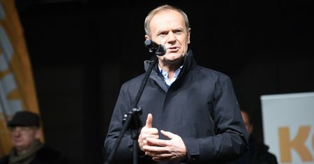 Donald Tusk na proteście ws. "lex TVN". Mocne słowa do prezydenta