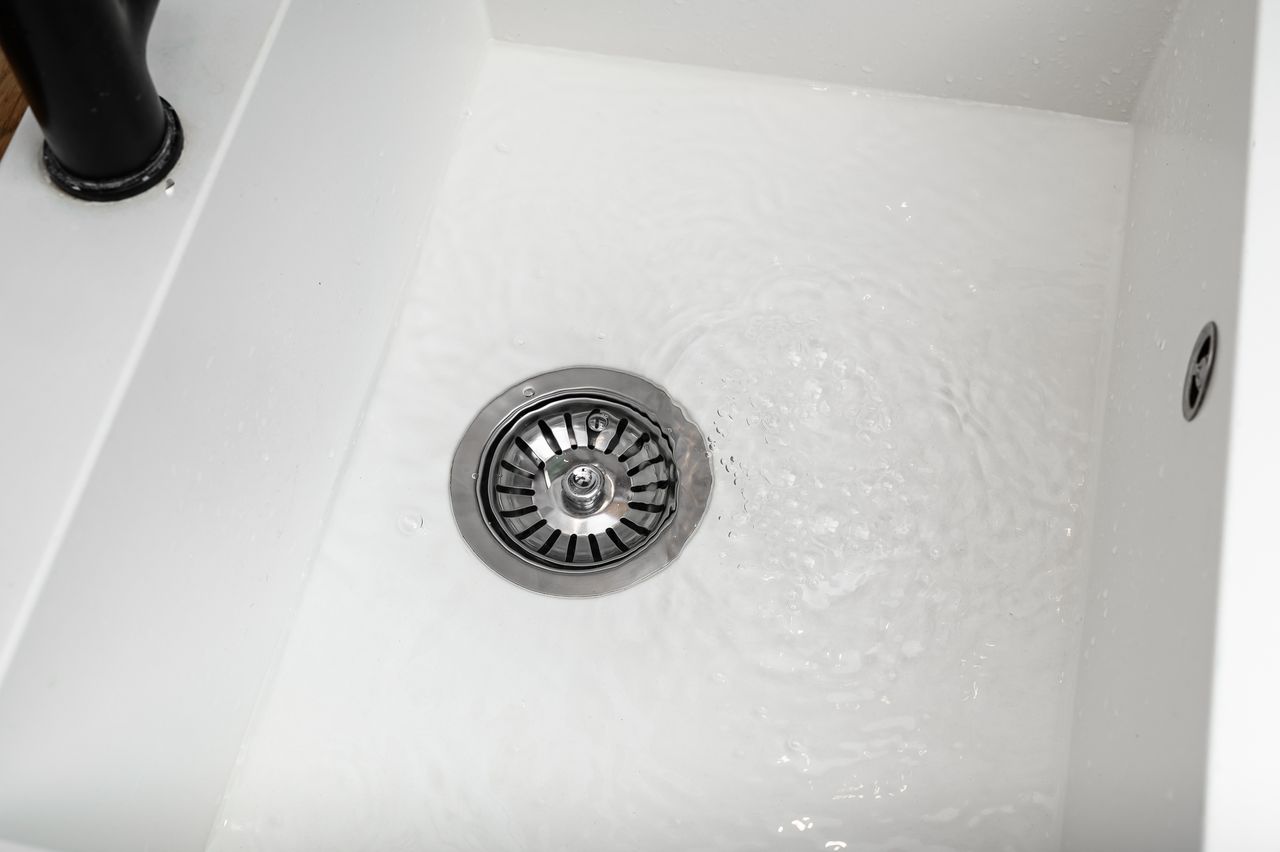 Jak odetkać zapchany zlewozmywak?