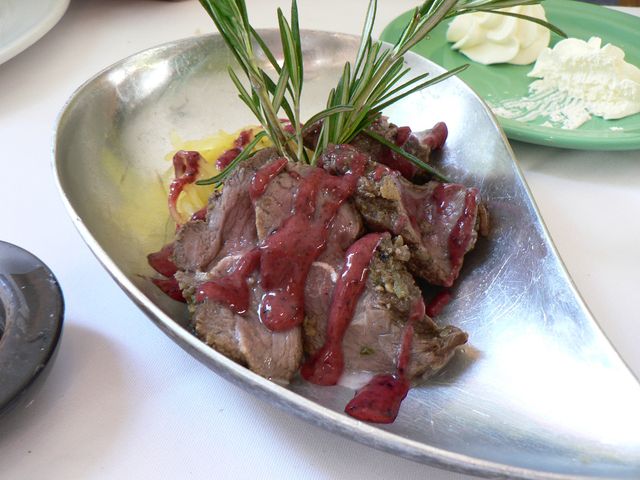 Gotowana jagnięcina (samo mięso, II klasa mięsa)