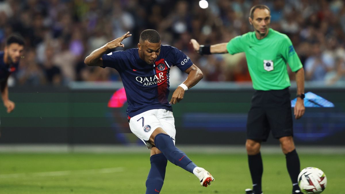 PAP/EPA / Guillaume Horcajuelo / Na zdjęciu: Kylian Mbappe wykorzystuje rzut karny