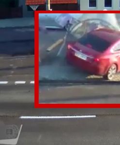 Staranował przystanek. Wideo mrozi krew