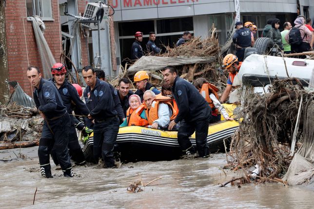 Turcja. Rośnie bilans ofiar powodzi. Rekordowe opady deszczu