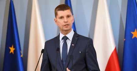 Etapy odmrażania gospodarki. Kiedy powrót do szkoły? Dariusz Piontkowski zabrał głos
