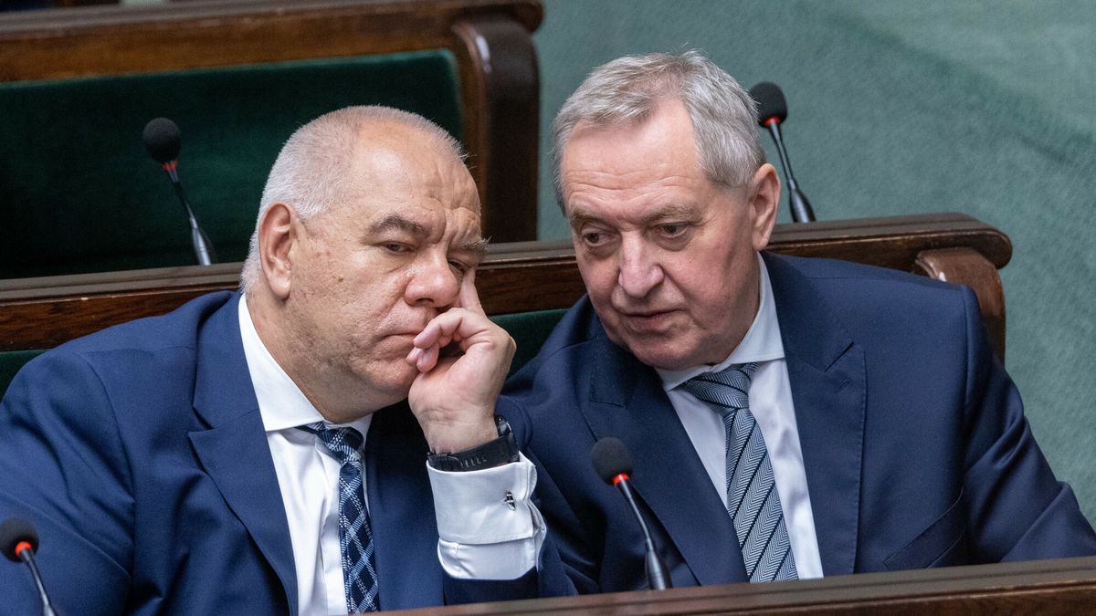 Jacek Sasin (z lewej) i Henryk Kowalczyk (z prawej)