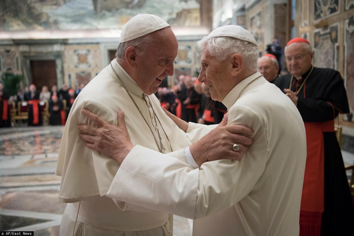 Benedykt XVI i papież Franciszek zostali już zaszczepieni przeciwko koronawirusowi