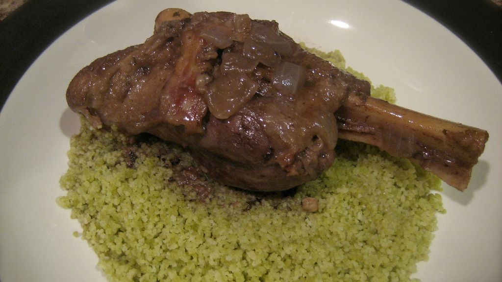 Duszona goleń przednia z jagnięciny (mięso i tłuszcz, II klasa mięsa)