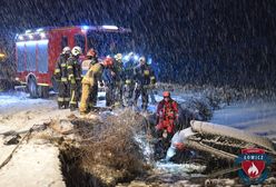 Łowicz. Porsche Cayenne wylądowało w stawie