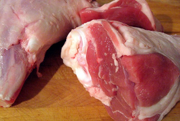 Surowa goleń przednia z jagnięciny (samo mięso, II klasa mięsa)