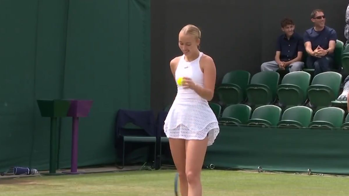 Twitter / Wimbledon / Na zdjęciu: reakcja Anastazji Potapowej na ostrzeżenie sędziego