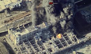 Płomienie na lotnisku. Ukraiński dron skorygował uderzenie