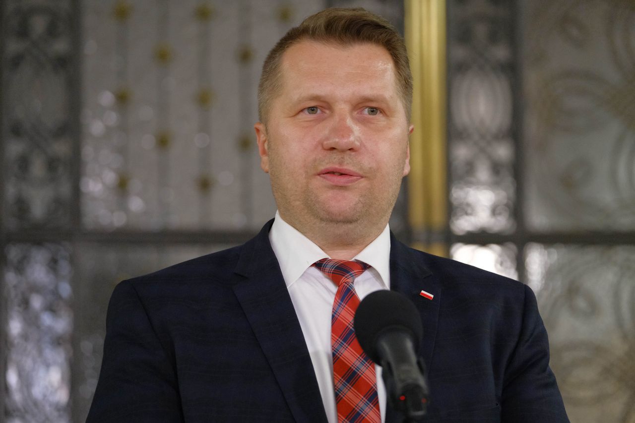Skargi na TVP trafiają do KRRiT. Dotyczą wypowiedzi posła Czarnka o LGBT