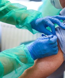 Szczepionka poza kolejką. Kolejni samorządowcy na celowniku