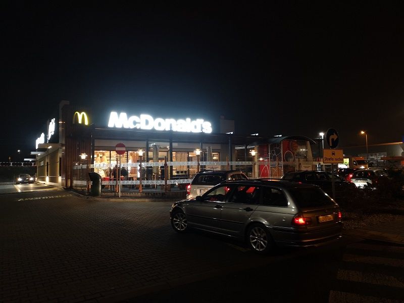 Do której otwarty McDonald’s w Wielką Sobotę i Wielkanoc 2025? Godziny otwarcia