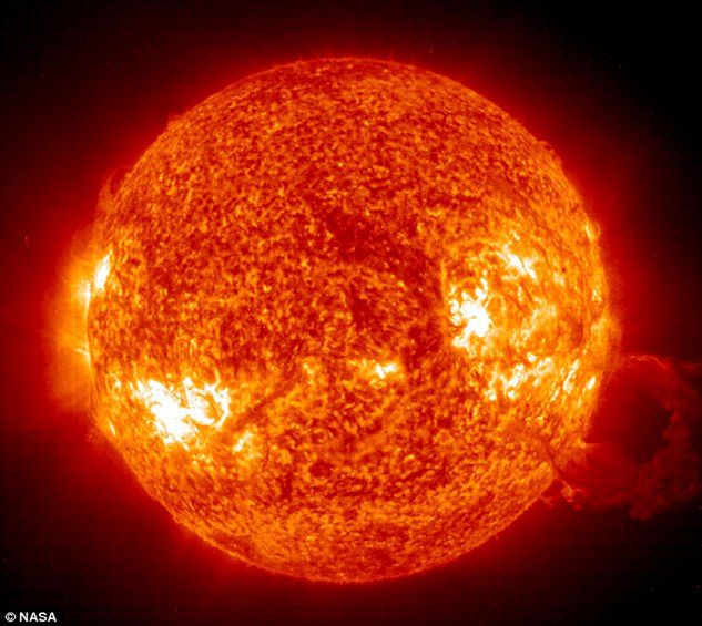 Wybuchy na powierzchni Słońca (źródło: NASA, za: DailyMail)