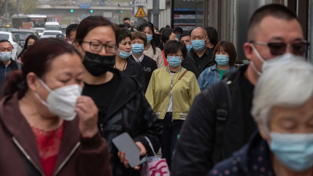 Nawet 65 milionów przypadków COVID-19 tygodniowo w Chinach
