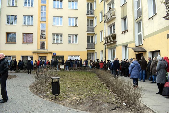 Kolejka po pączki w Warszawie