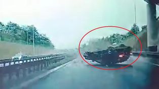 BMW przeleciało przez barierki. Wstrząsające nagranie z Podkarpacia