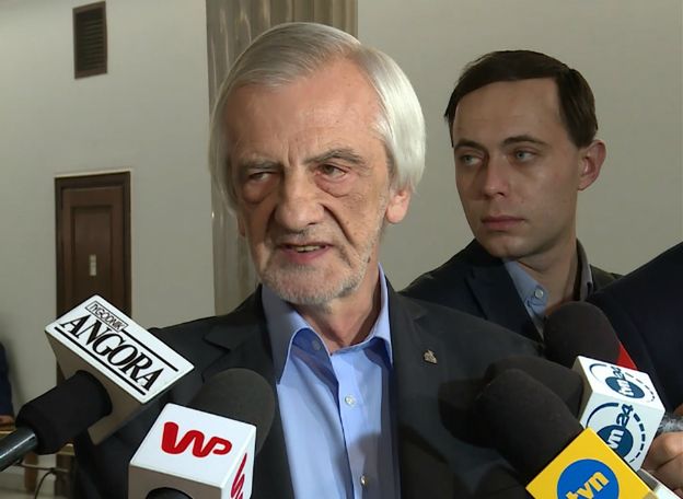 Marszałek Terlecki zapowiada odsunięcie sędziów TK. Opozycja: to groźba. PiS broni słów szefa klubu
