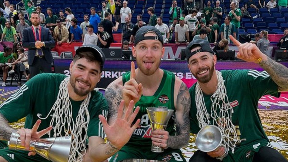 Instagram / Aleksander Balcerowski (w środku)