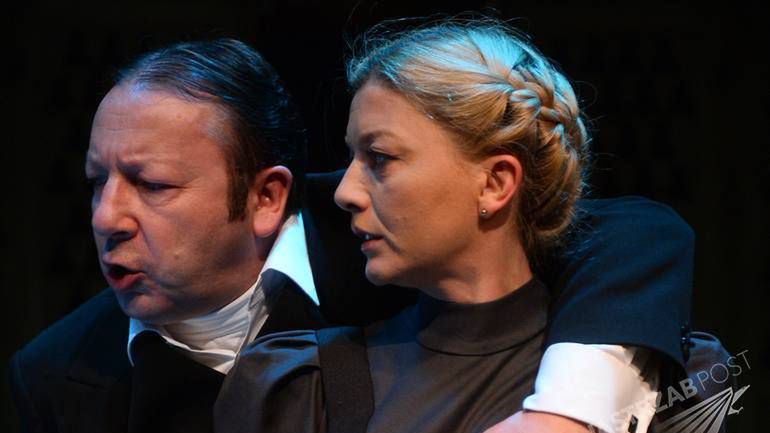 Edyta Olszówka i Zbigniew Zamachowski w spektaklu Białe Małżeństwo
(Fot. ONS)