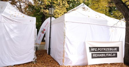 Medycy zmienią formę protestu. Koniec białego miasteczka