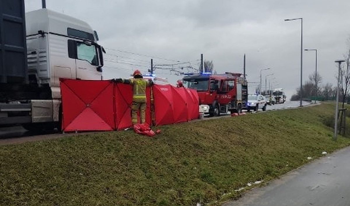 Ogromna tragedia w Częstochowie. Ciężarówka ciągnęła pieszego przez kilkaset metrów