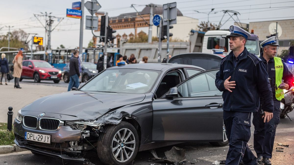 Wypadków z udziałem policyjnych BMW jest coraz mniej