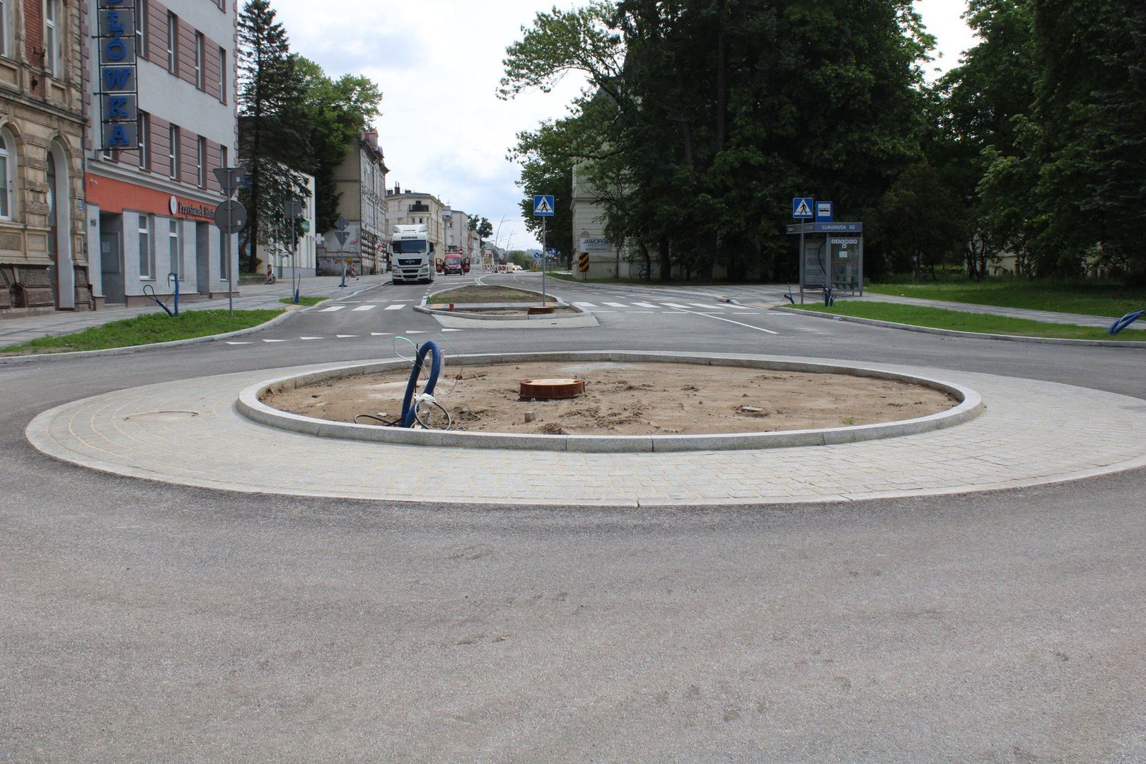 Tak przebiegają prace przy przebudowie ul. Zwycięstwa w centrum Koszalina.