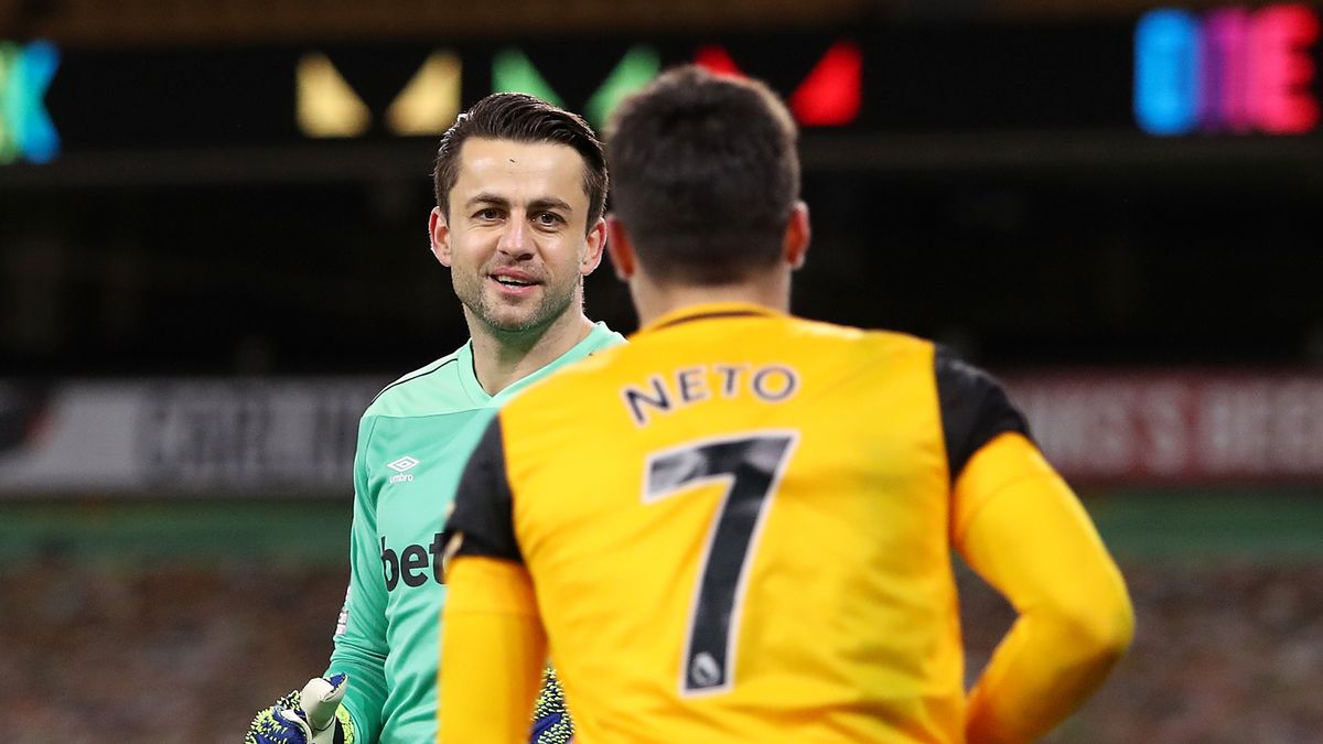 Getty Images / Jack Thomas / Na zdjęciu: Łukasz Fabiański i Pedro Neto