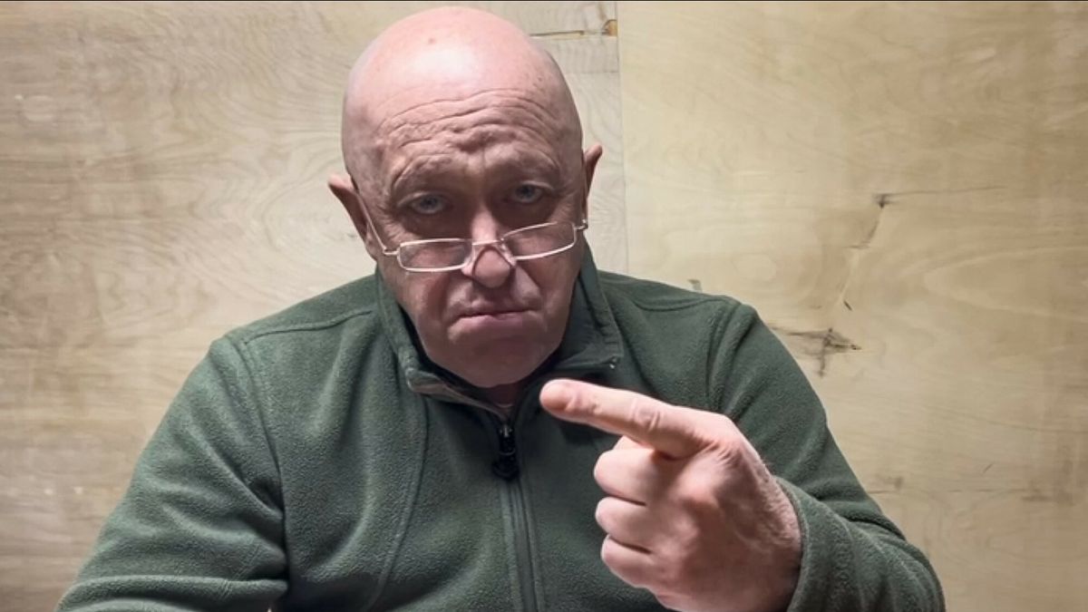 Archiwum zagraniczne East News 2023-05
In this handout image taken from a video released by Prigozhin Press Service on Friday, May 12, 2023, head of Wagner Group Yevgeny Prigozhin makes a video statement from an unknown location. In a video statement Friday, Prigozhin mocked the Russian Defense Ministry's report claiming that its forces regrouped to take more favorable positions, saying they effectively fled and "our flanks are crumbling." (Prigozhin Press Service via AP)