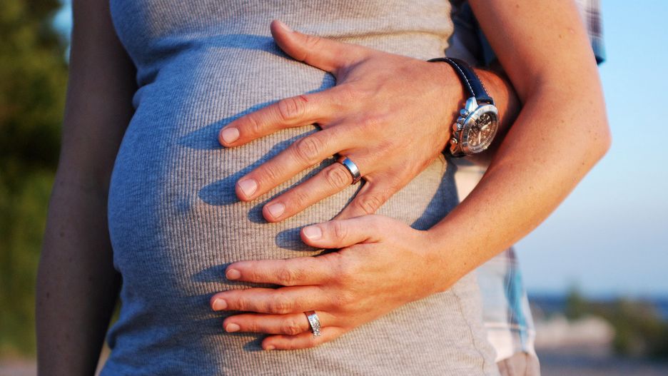 Luki w rządowym programie in vitro. Rodzice muszą płacić za badania genetyczne