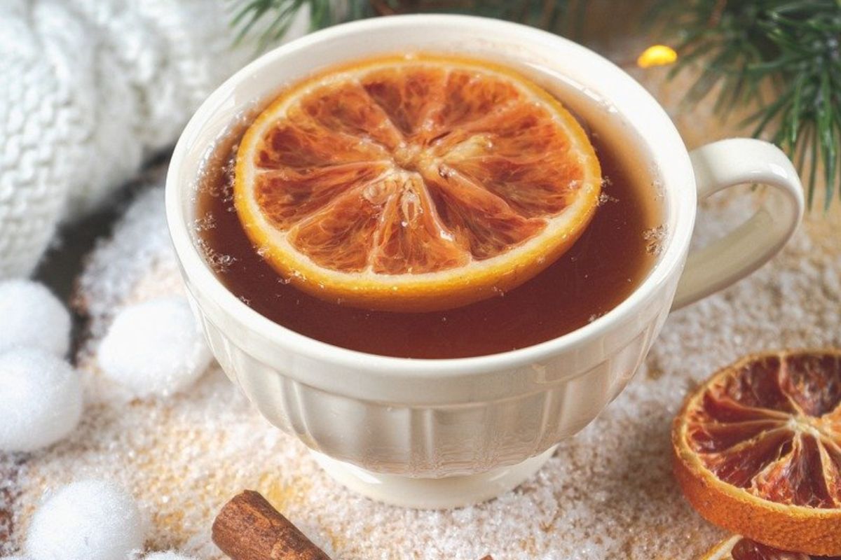 Jesienią i zimą uwielbiamy spożywać rozgrzewające zimowe herbaty