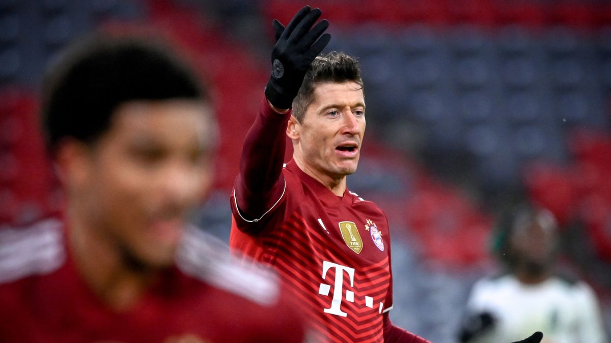 PAP/EPA / PHILIPP GUELLAND / Na zdjęciu: Robert Lewandowski