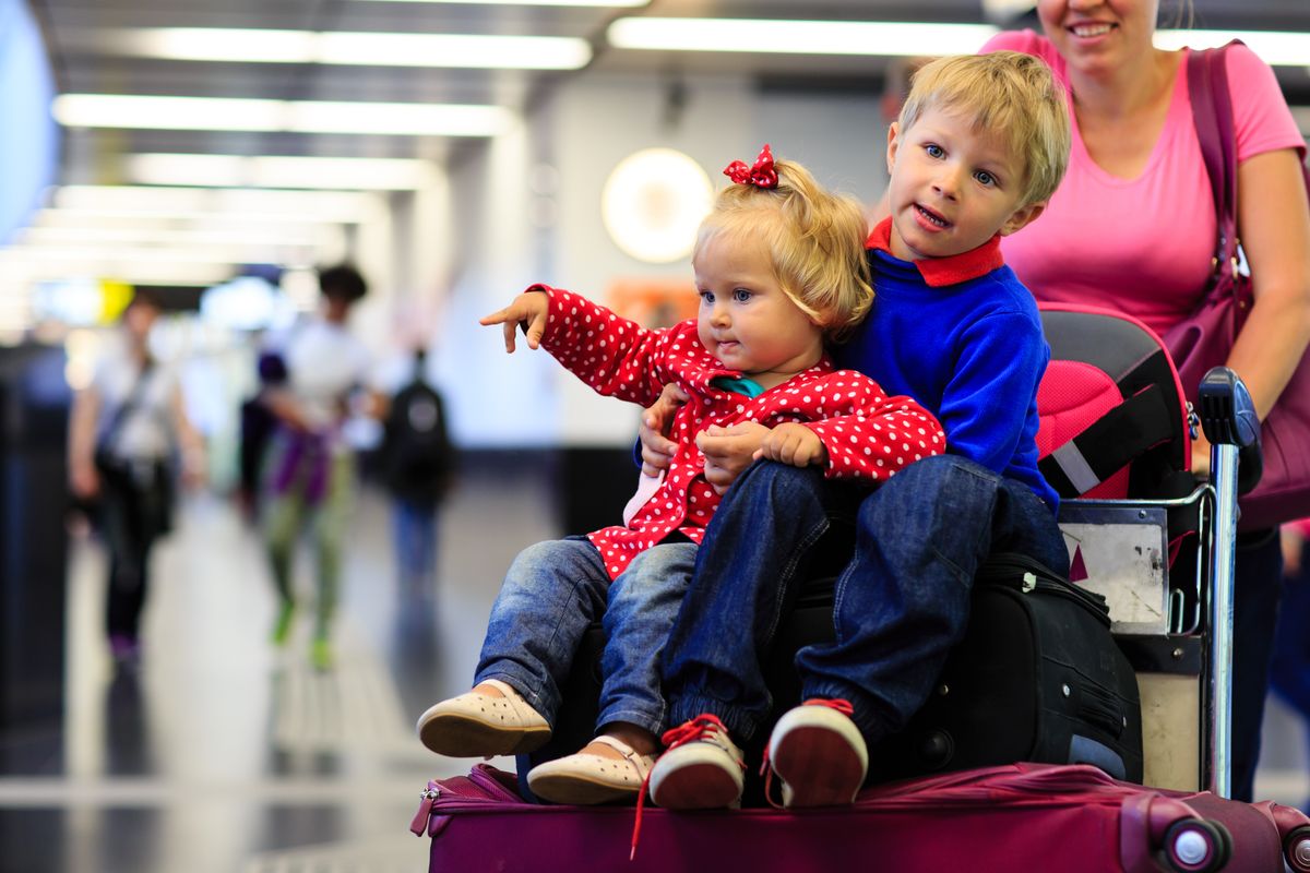 Paszport czy dowód - jaki dokument wybrać dla dziecka?