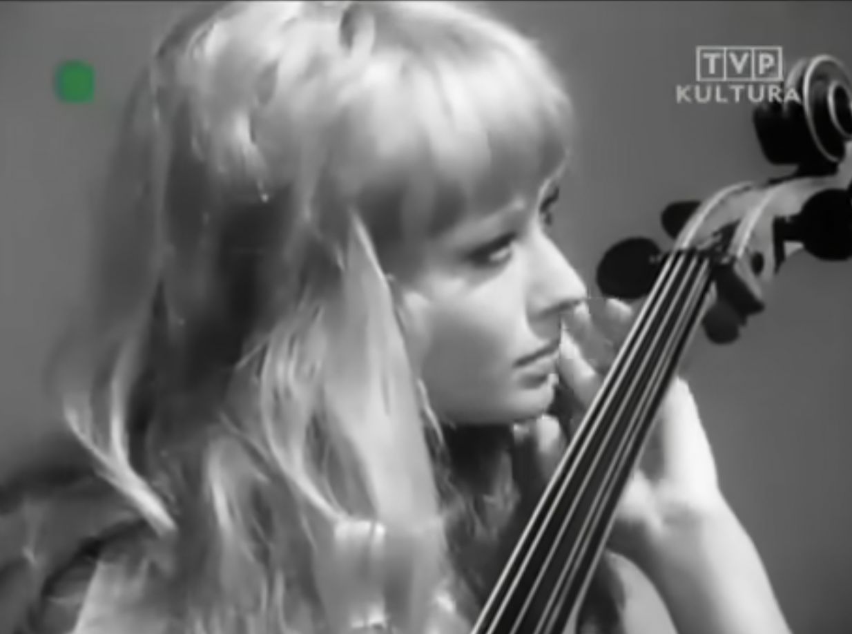 Ewa Szykulska wystąpiła w dwóch teledyskach Skaldów