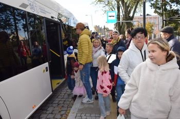 Zduńska Wola: Parada autobusowa przejechała przez miasto z okazji 200-lecia