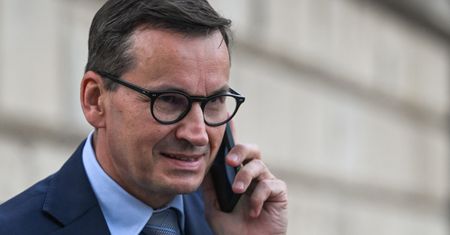 Oto aplikacje na telefonie Morawieckiego. Jedna budzi wątpliwości