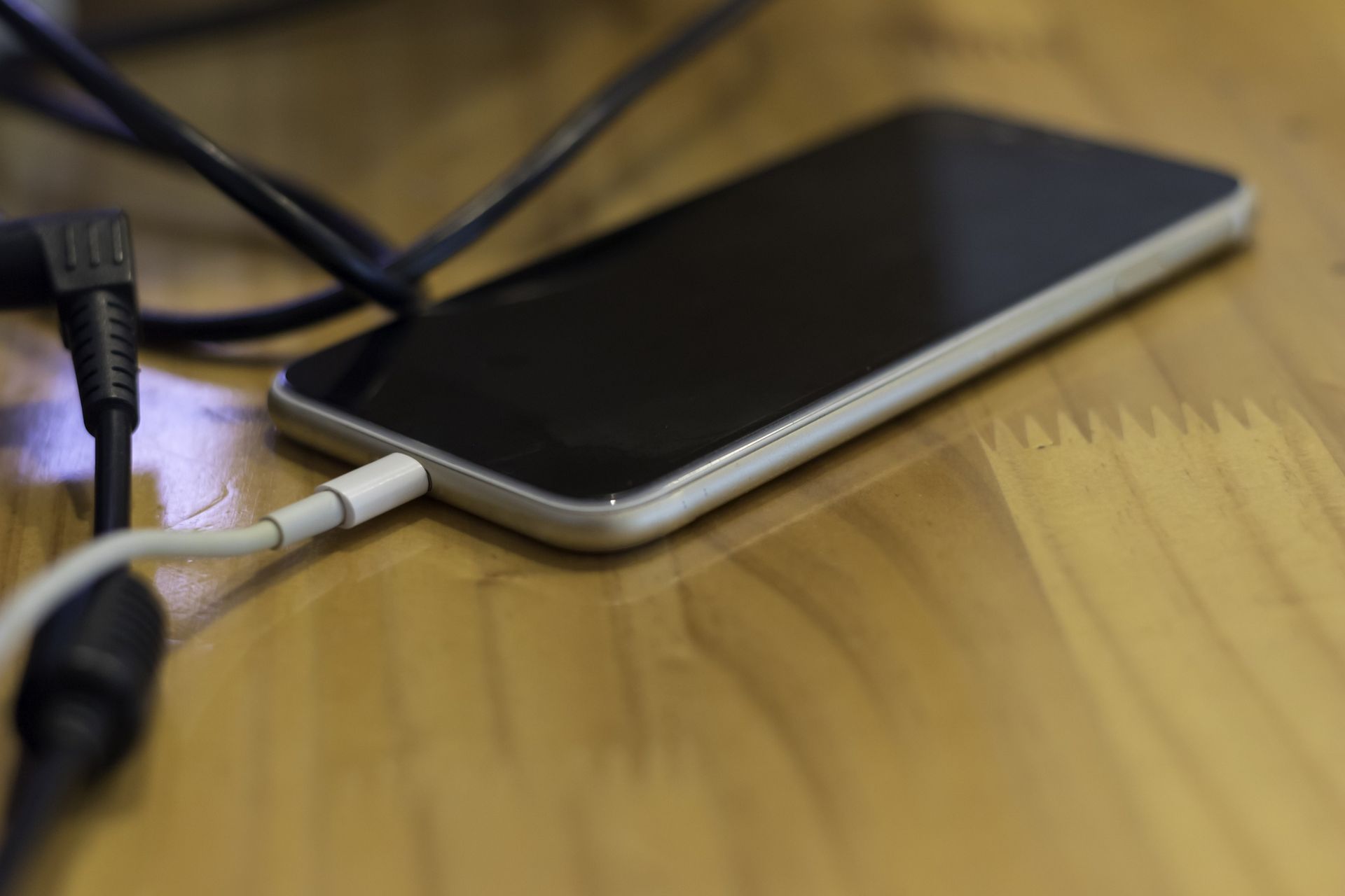 Overnight phone charging no longer damages battery thanks to modern tech