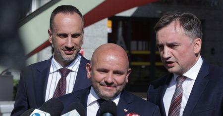 Mraz pogrąża nagraniami. Politolog ocenia, jakie będę skutki