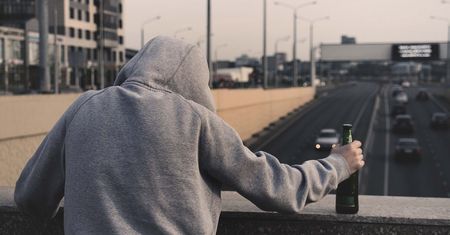 Jak zerwać z nałogiem? Rozmowa z psychologiem o uzależnieniach