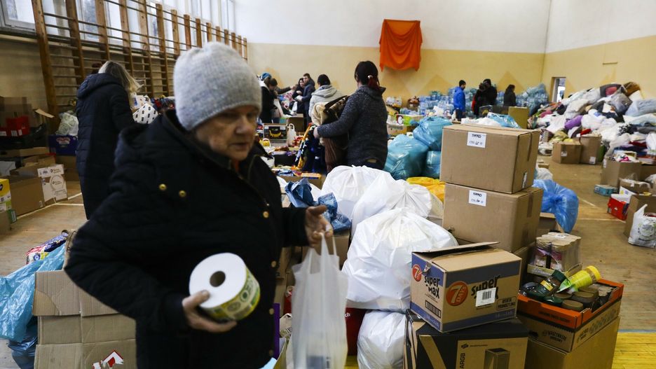 Obywatele Ukrainy przyje?dzaj? do Polski27.02.2022 Przemysl. Obywatele Ukrainy na dworcu glownym   fot. Beata Zawrzel/REPORTERBeata Zawrzel/REPORTER