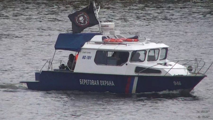 Estońska łódź z flagą Grupy Wagnera