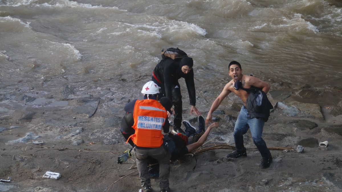 Policja w Chile zepchnęła 16-latka z mostu. 